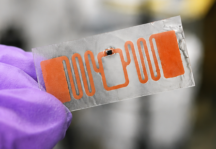 Printed copper RFID circuit with integrated component on a flexible substrate